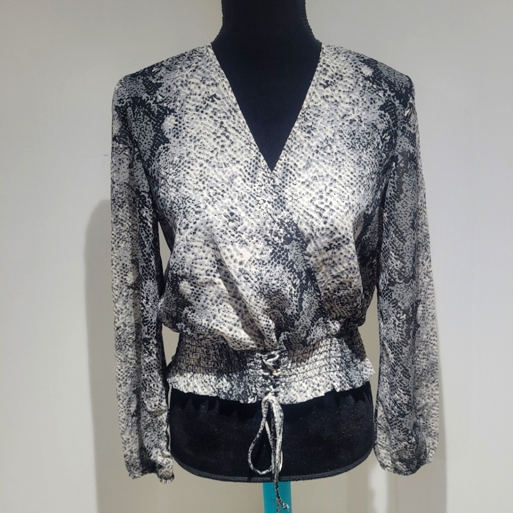 Guess Women's Snakeskin Sheer V-Neck Faux-Wrap Long Sleeve Top Small Grey Black
